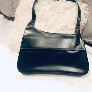 Enzari black leather shoulder bag.